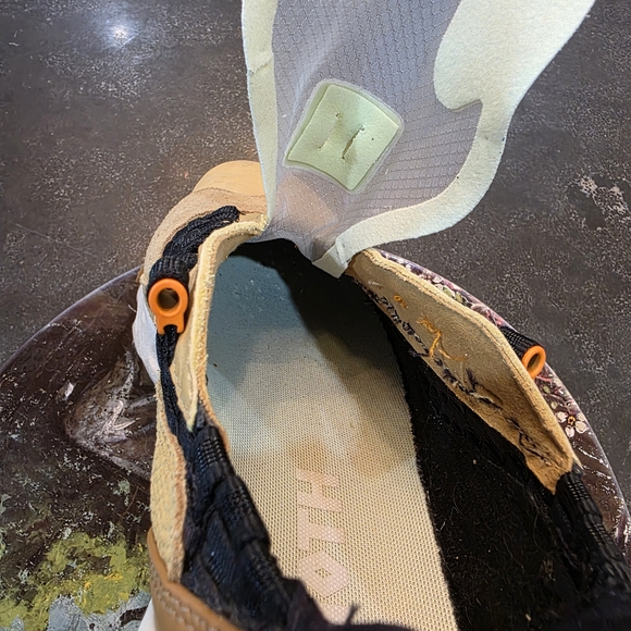 Nike Men's THEIOTH Tan and Black Sneakers - Picture 15 of 17